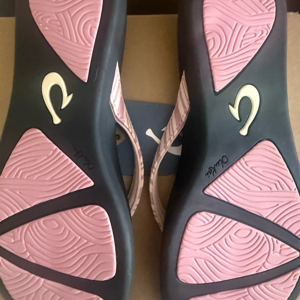NWT OluKai Black Footbed Pink Strappy Flip Flop Sandals - Picture 4 of 4